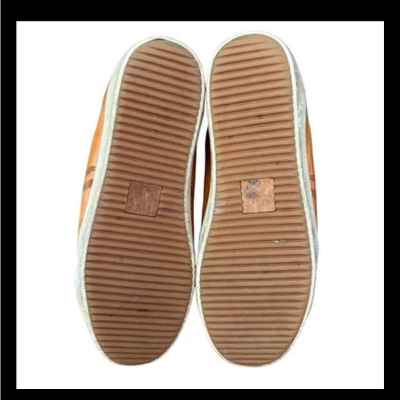 Frye Women’s Leather Low Top Sneakers 6.5M Tan Brown Logo Distressed Casual Shoe - Picture 10 of 11